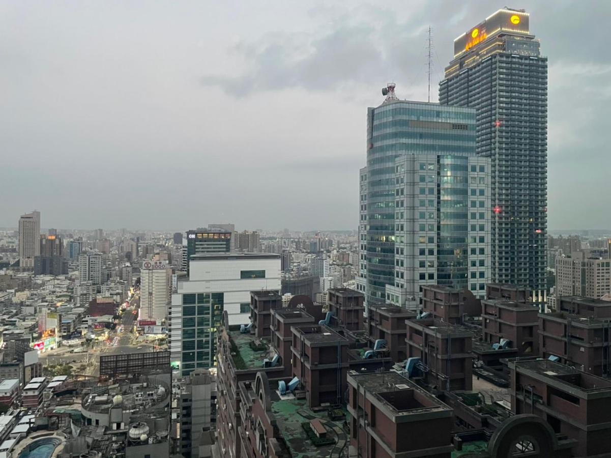 85 Carnival Apartment Kaohsiung Exterior foto